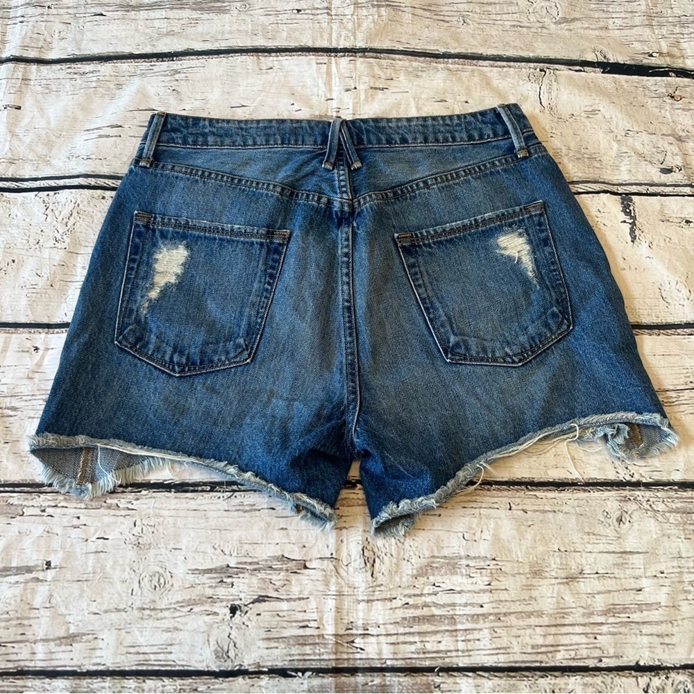 Good American Bombshell Distressed Denim Shorts Size 29/8 - Picture 11 of 12